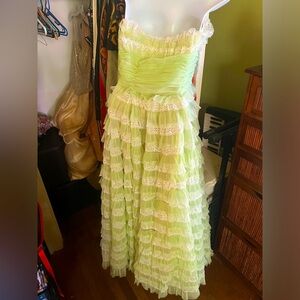 Strapless 50s green ruffled dress